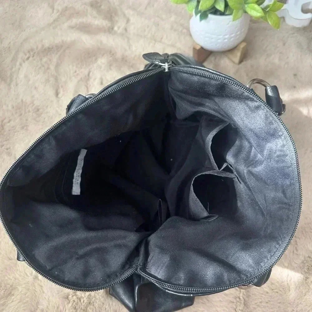 Kenneth Cole Reaction black leather Purse - Picture 3 of 10